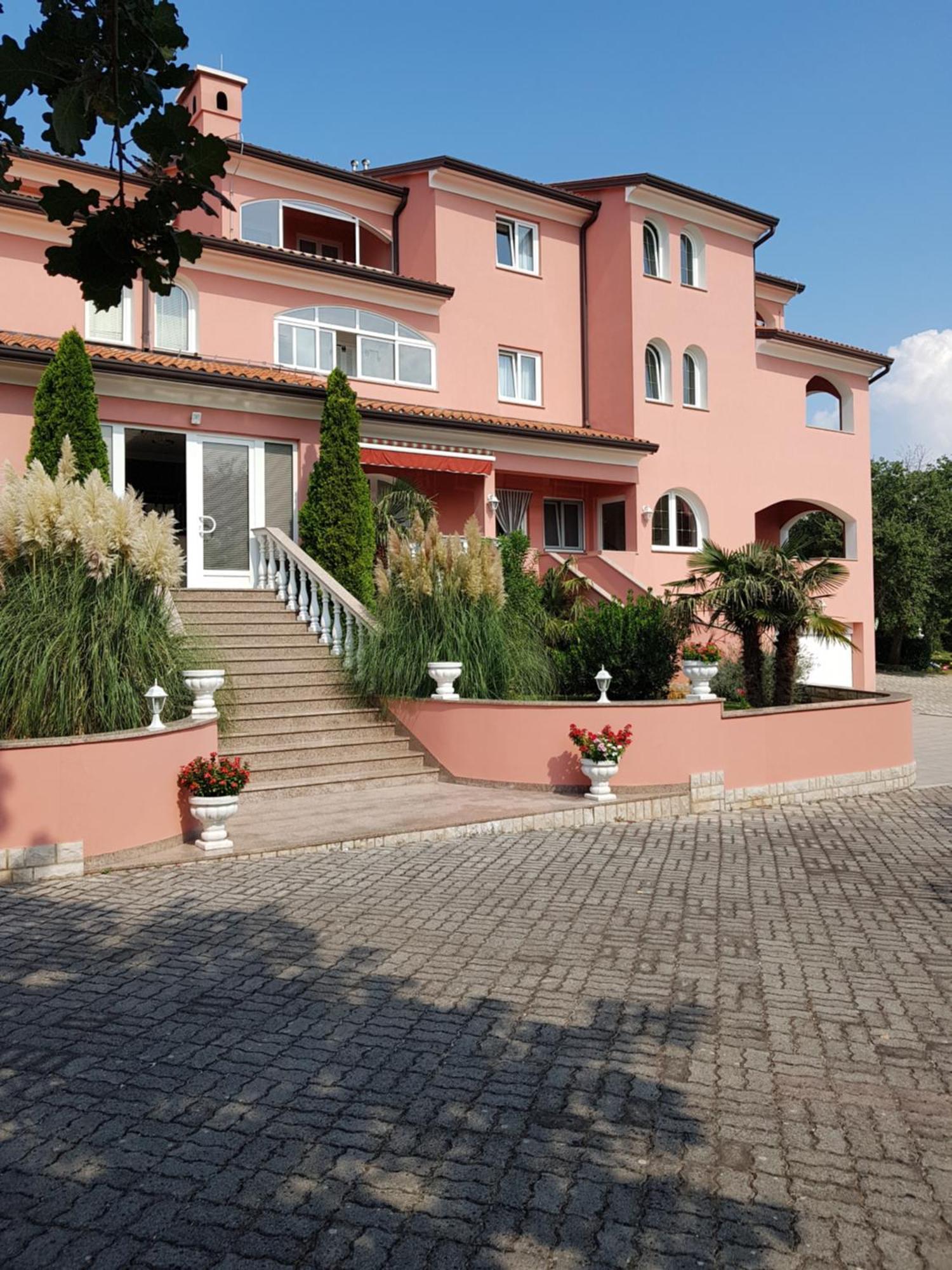 Apartments And Rooms Villa Chiara Krnica Luaran gambar