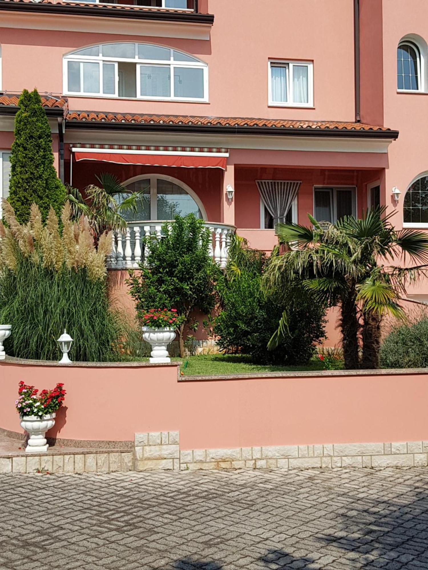 Apartments And Rooms Villa Chiara Krnica Luaran gambar