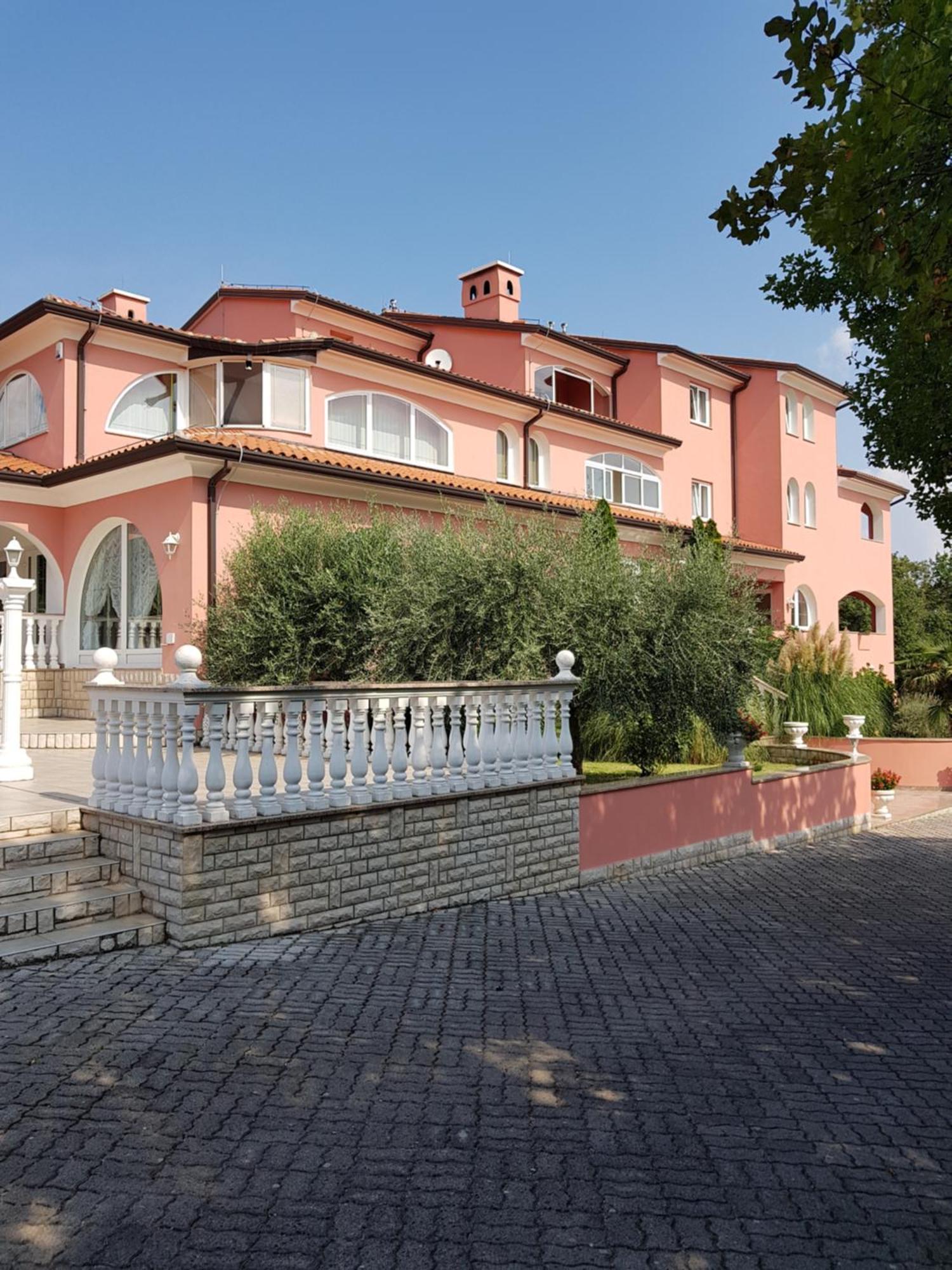 Apartments And Rooms Villa Chiara Krnica Luaran gambar