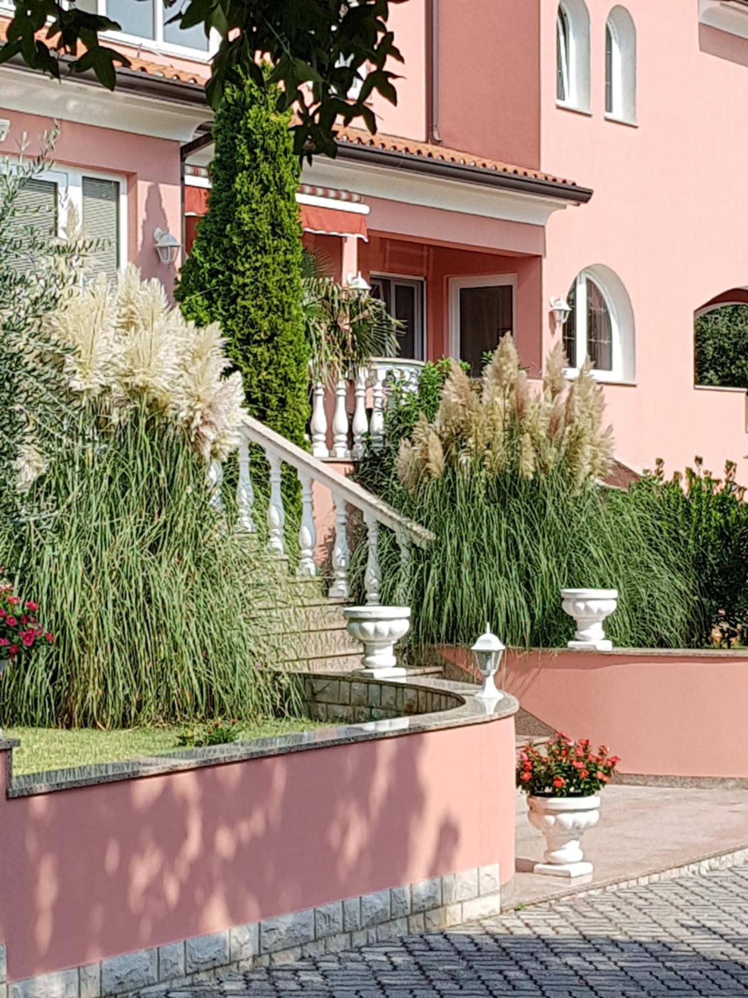 Apartments And Rooms Villa Chiara Krnica Luaran gambar