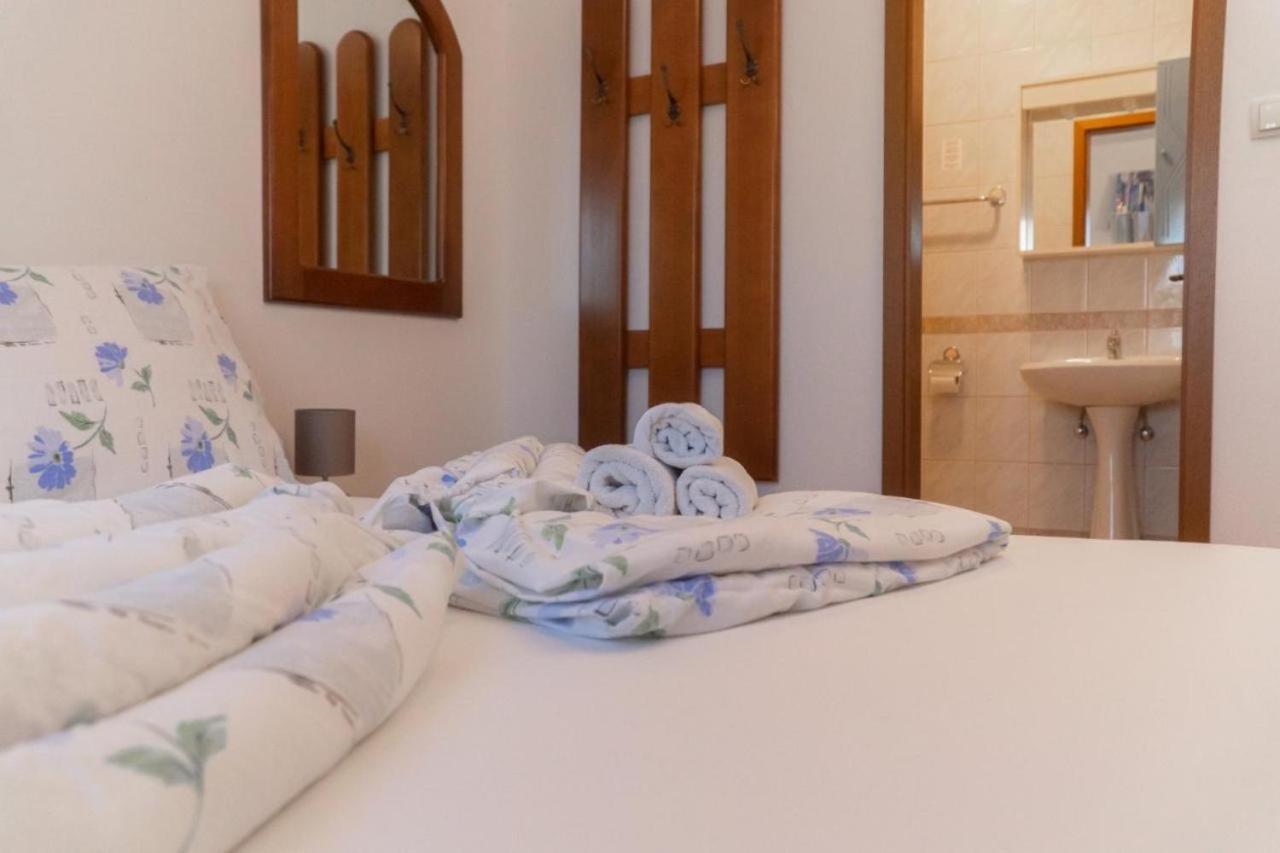 Apartments And Rooms Villa Chiara Krnica Luaran gambar