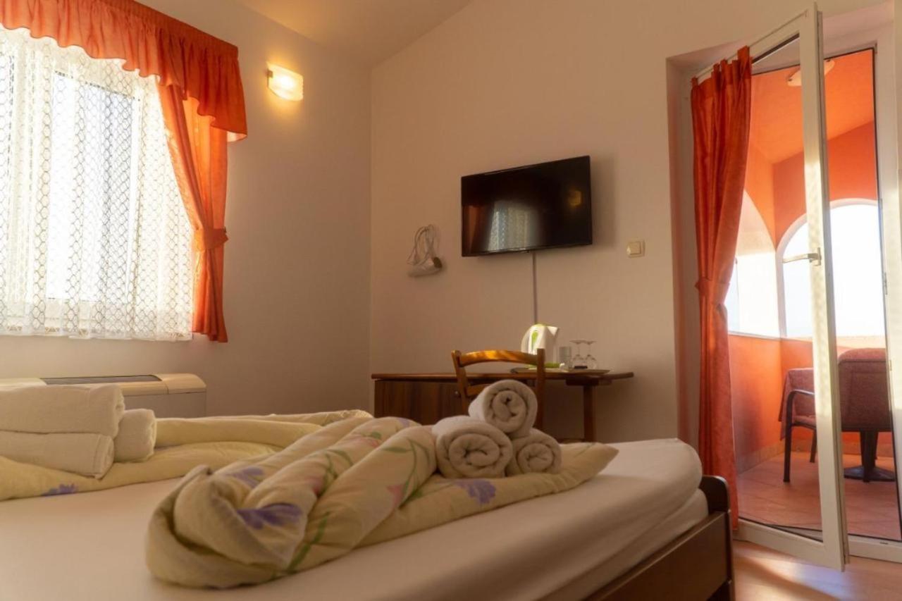 Apartments And Rooms Villa Chiara Krnica Luaran gambar