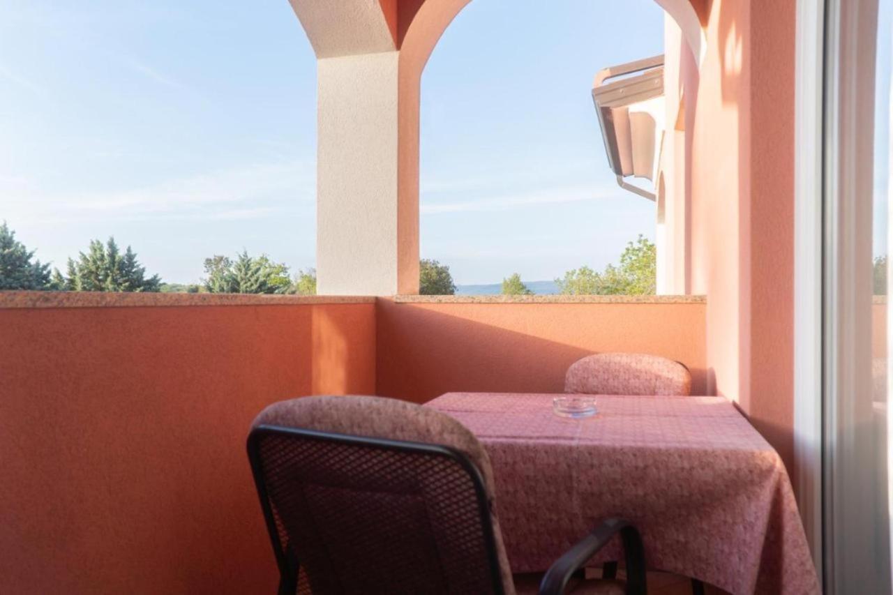 Apartments And Rooms Villa Chiara Krnica Luaran gambar